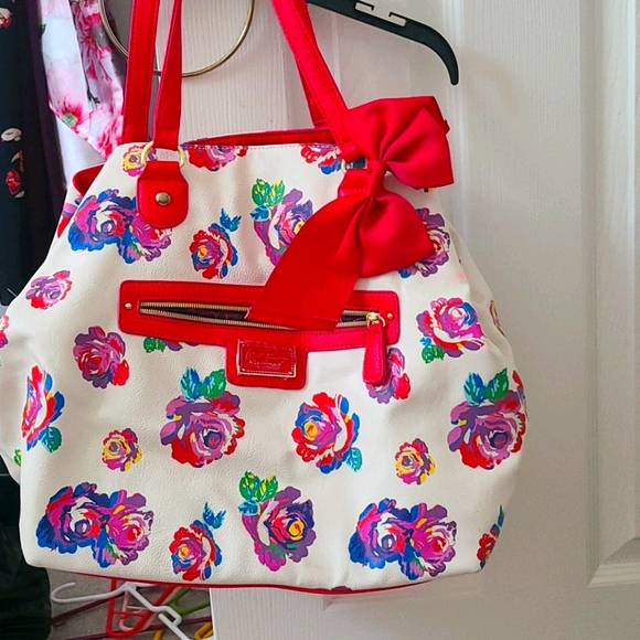Betsey Johnson Flower purse - Picture 1 of 5
